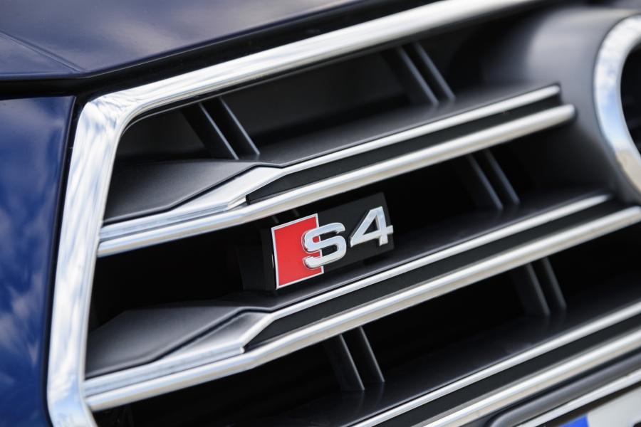 Логотип Audi S4 Avant (B9) 2017 года  (UK) (фото 15 из 31)